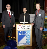 Dr. Rainer Beyer, Dr. Pero Micic und Dr. Hjalmar Schmidt beim 12. MEKOM Unternehmertag in der Stadthalle Osterode